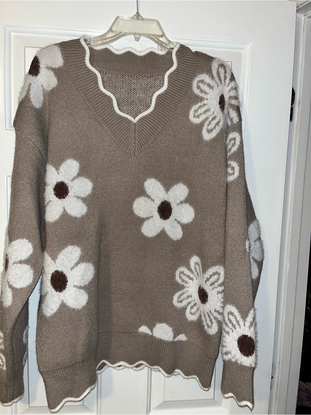Floral V-Neck Taupe Sweater with White Daisy Pattern NWOT